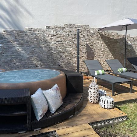 Villa Bianca A Few Steps By The Sea With Exclusive Garden & Jacuzzi Livorno Bagian luar foto