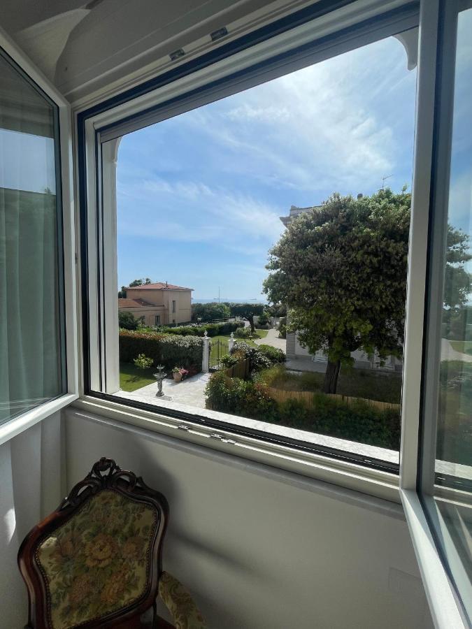 Villa Bianca A Few Steps By The Sea With Exclusive Garden & Jacuzzi Livorno Bagian luar foto