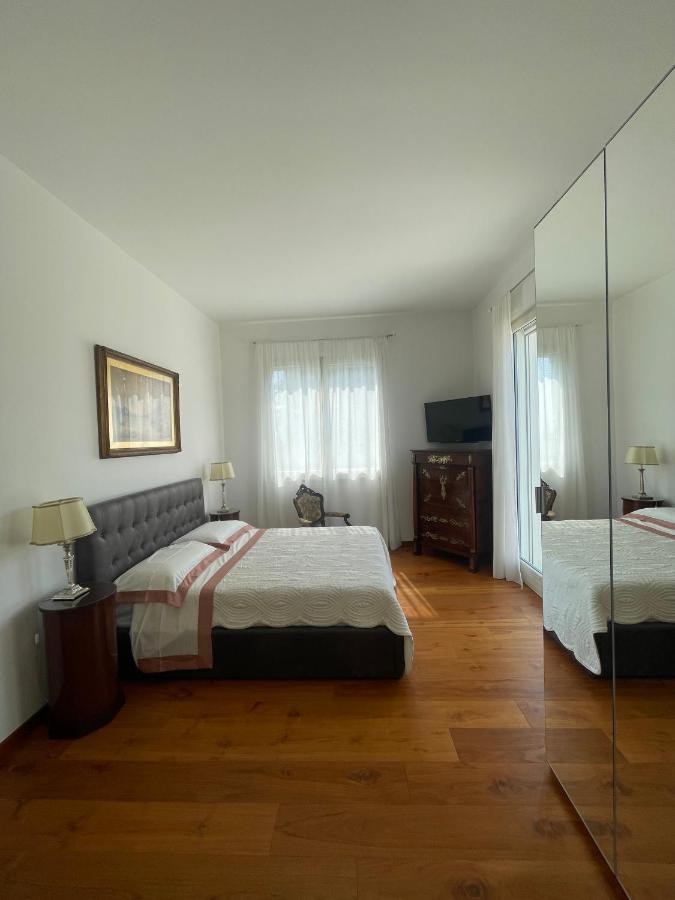 Villa Bianca A Few Steps By The Sea With Exclusive Garden & Jacuzzi Livorno Bagian luar foto