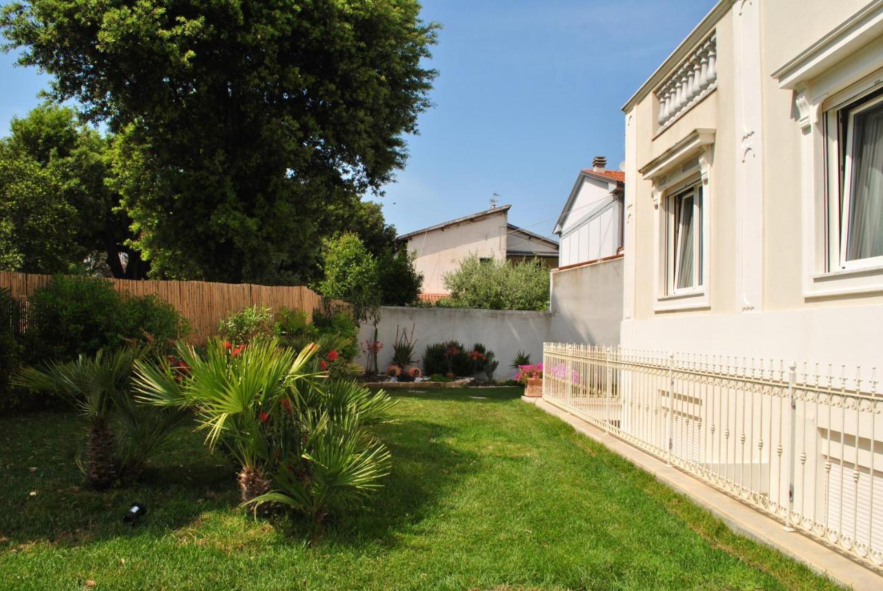 Villa Bianca A Few Steps By The Sea With Exclusive Garden & Jacuzzi Livorno Bagian luar foto