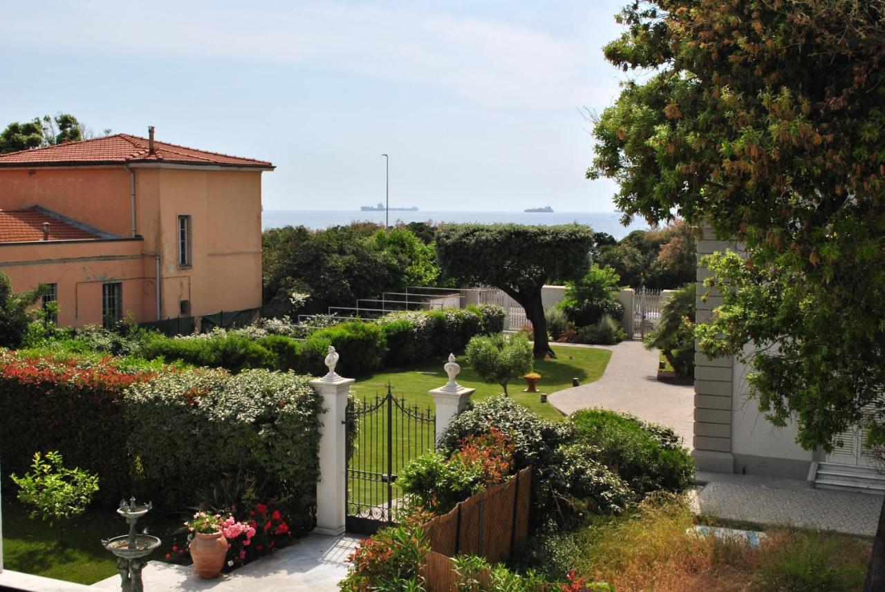 Villa Bianca A Few Steps By The Sea With Exclusive Garden & Jacuzzi Livorno Bagian luar foto