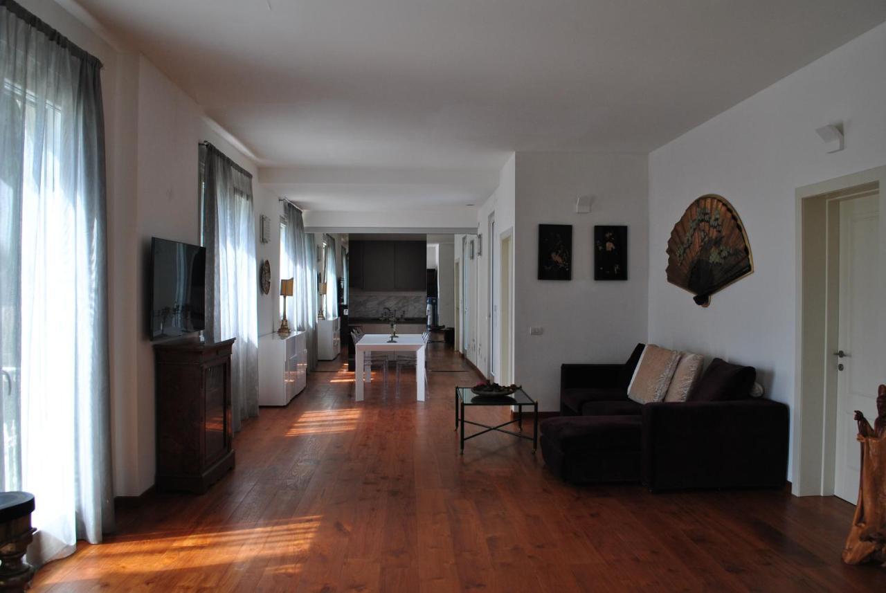 Villa Bianca A Few Steps By The Sea With Exclusive Garden & Jacuzzi Livorno Bagian luar foto