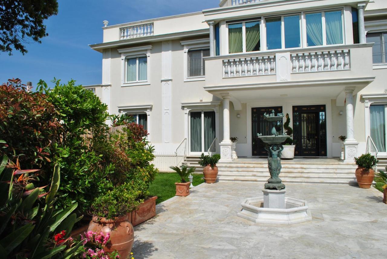 Villa Bianca A Few Steps By The Sea With Exclusive Garden & Jacuzzi Livorno Bagian luar foto