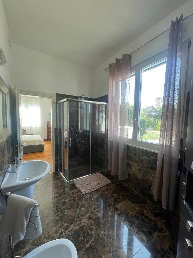 Villa Bianca A Few Steps By The Sea With Exclusive Garden & Jacuzzi Livorno Bagian luar foto