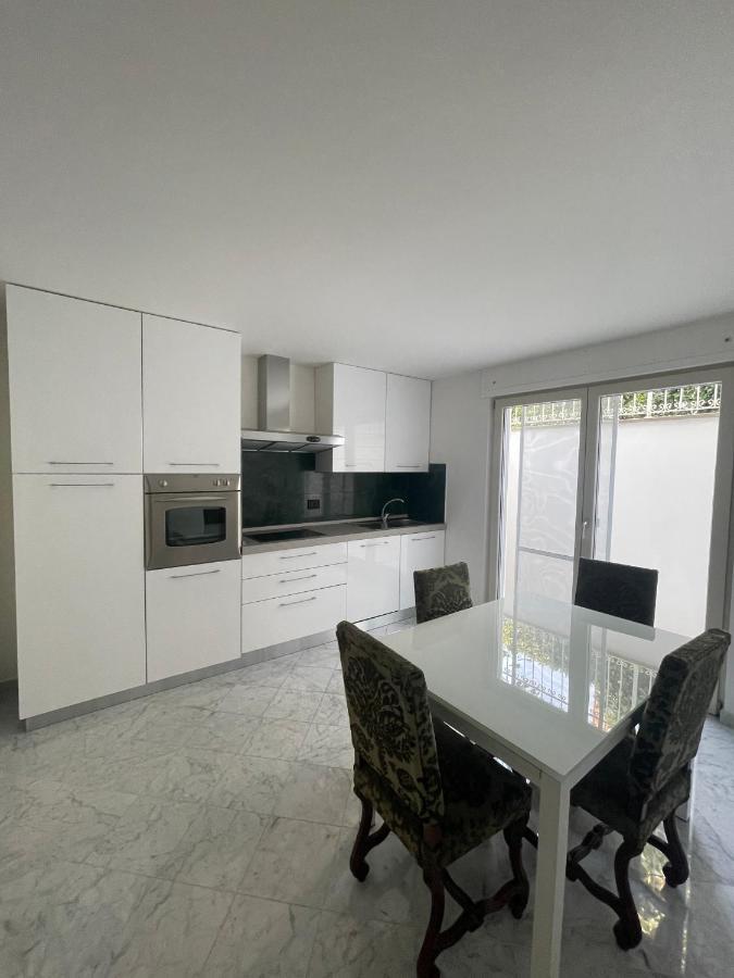 Villa Bianca A Few Steps By The Sea With Exclusive Garden & Jacuzzi Livorno Bagian luar foto