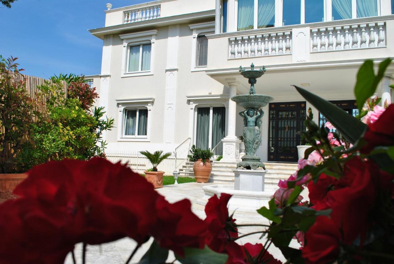 Villa Bianca A Few Steps By The Sea With Exclusive Garden & Jacuzzi Livorno Bagian luar foto