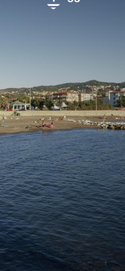 Villa Bianca A Few Steps By The Sea With Exclusive Garden & Jacuzzi Livorno Bagian luar foto